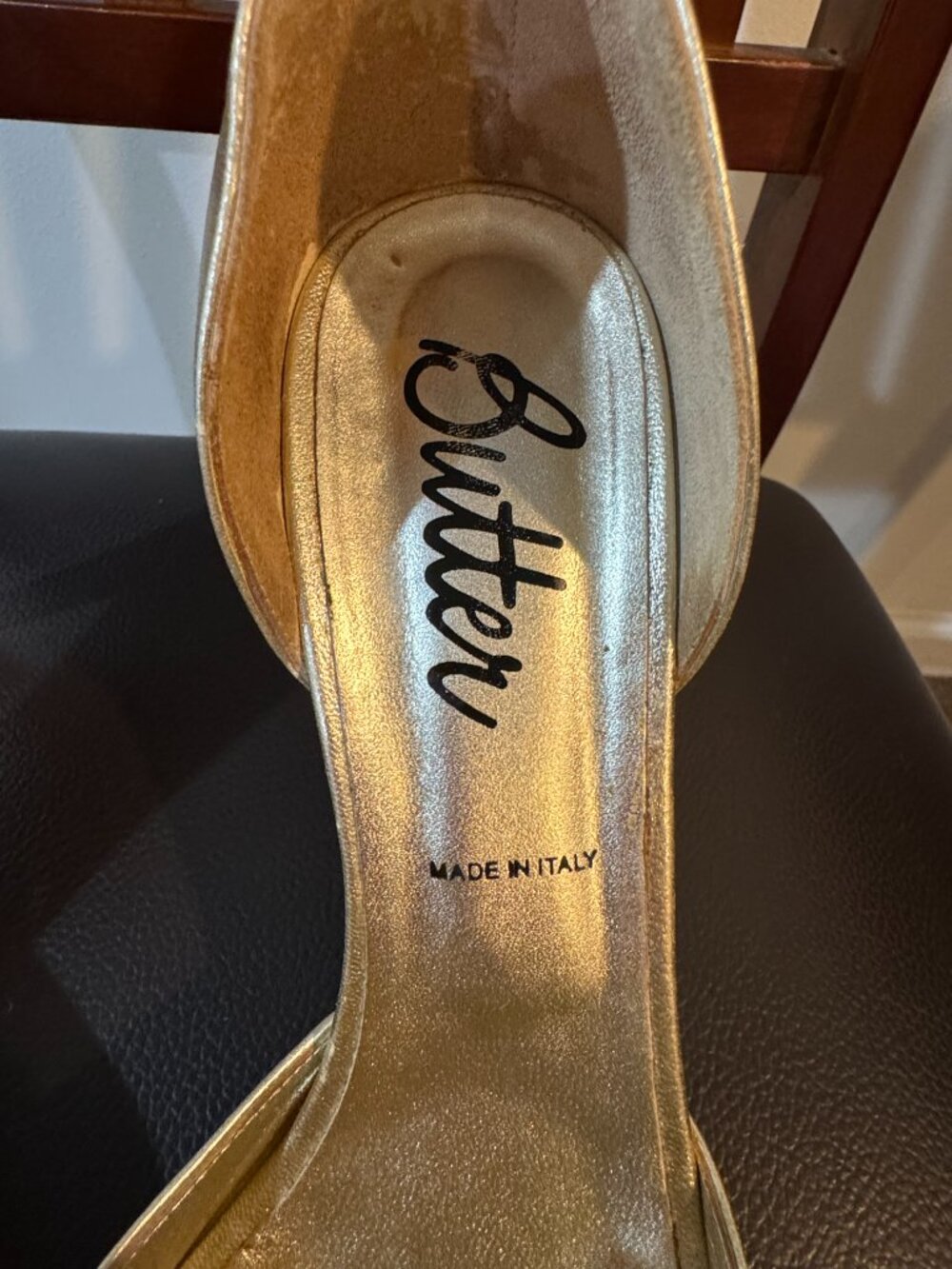 Gorgeous light gold Butter London brand heels with beautiful bows. Made in Italy - Picture 2 of 6